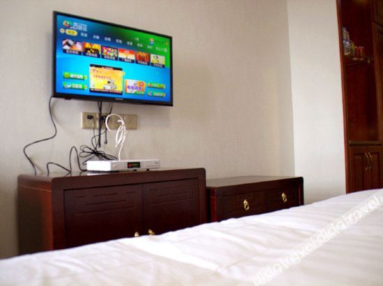 Baiyi Hotel (Suzhou Taihu Xukou Metro Station) 3*