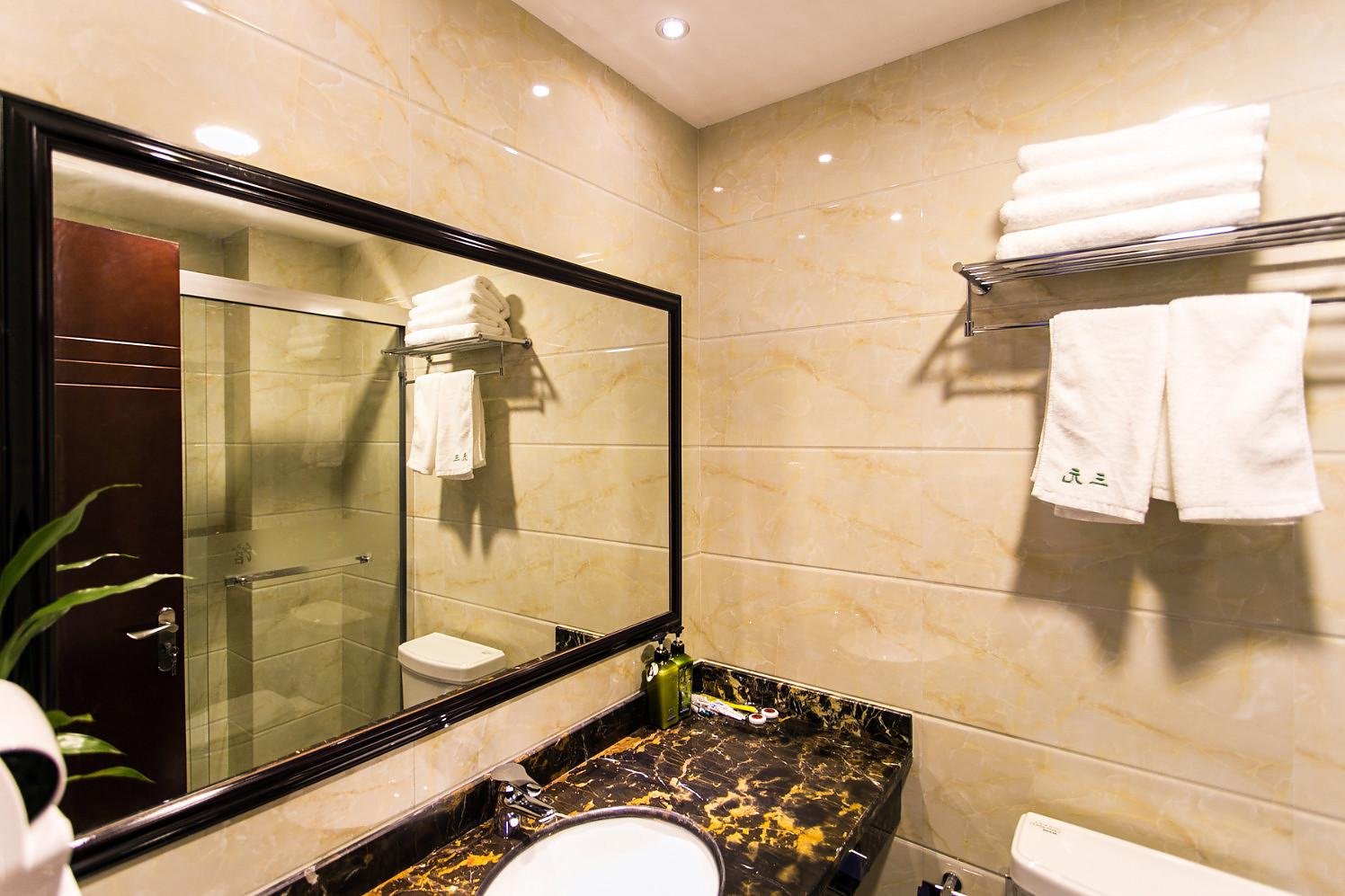 Baiyi Hotel (Suzhou Taihu Xukou Metro Station) 3*