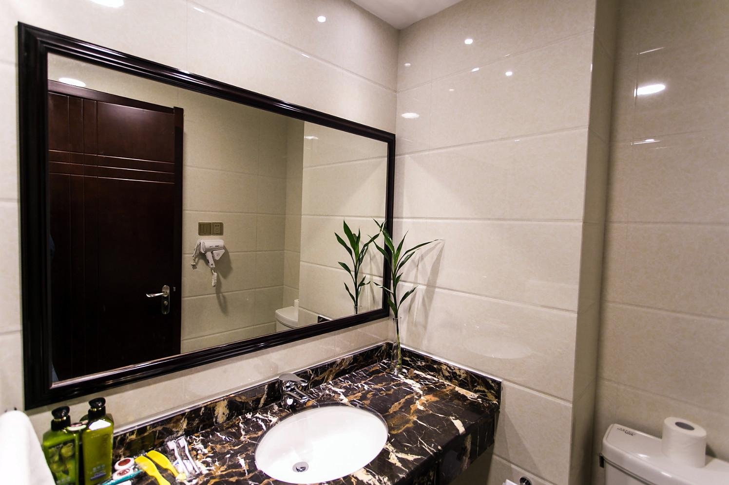 Baiyi Hotel (Suzhou Taihu Xukou Metro Station) 3*