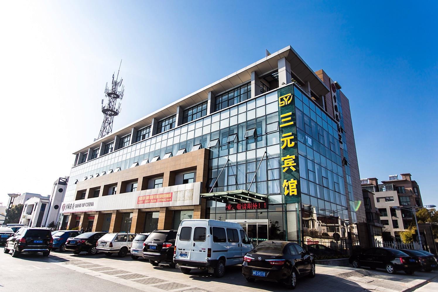 Baiyi Hotel (Suzhou Taihu Xukou Metro Station) 3*