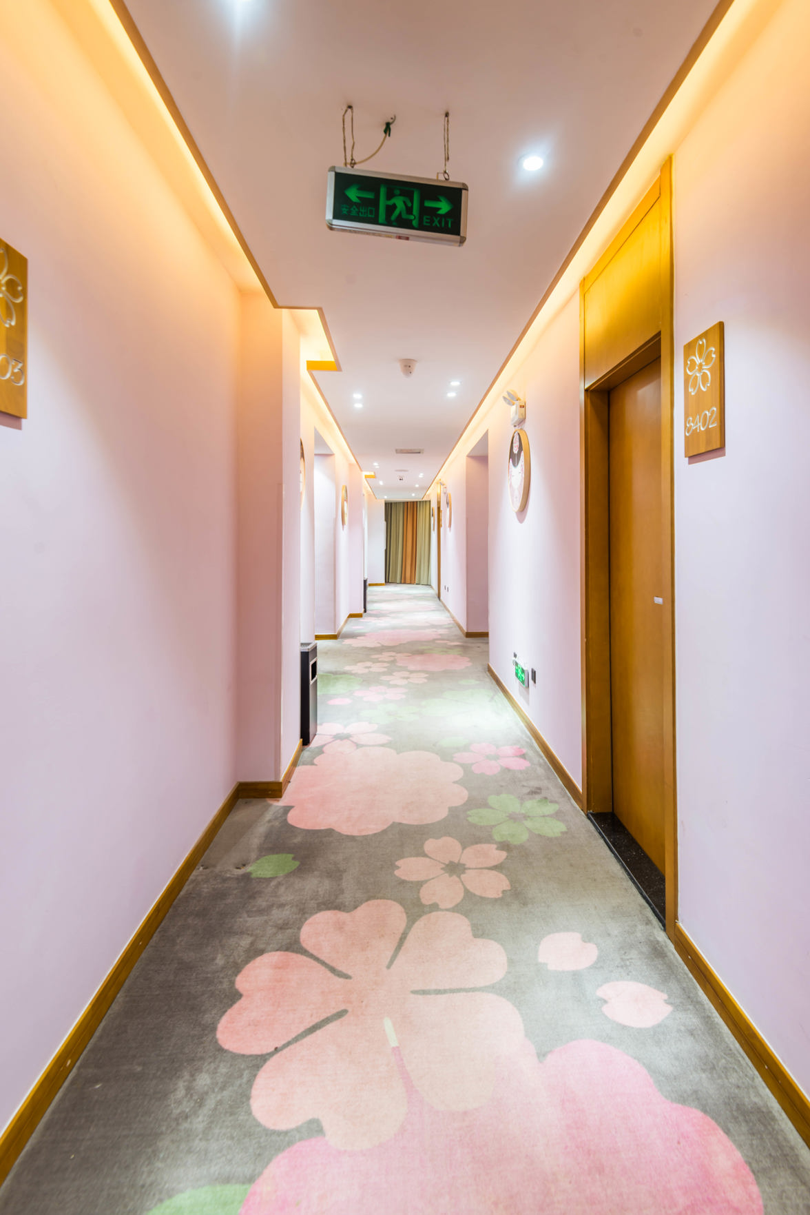 Clouds  hotel 2*