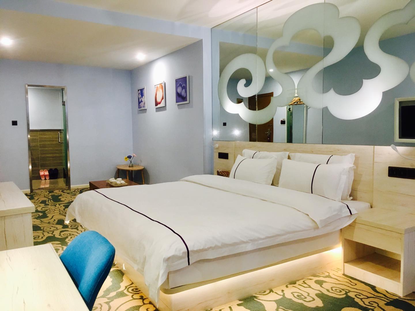 Clouds  hotel 2*