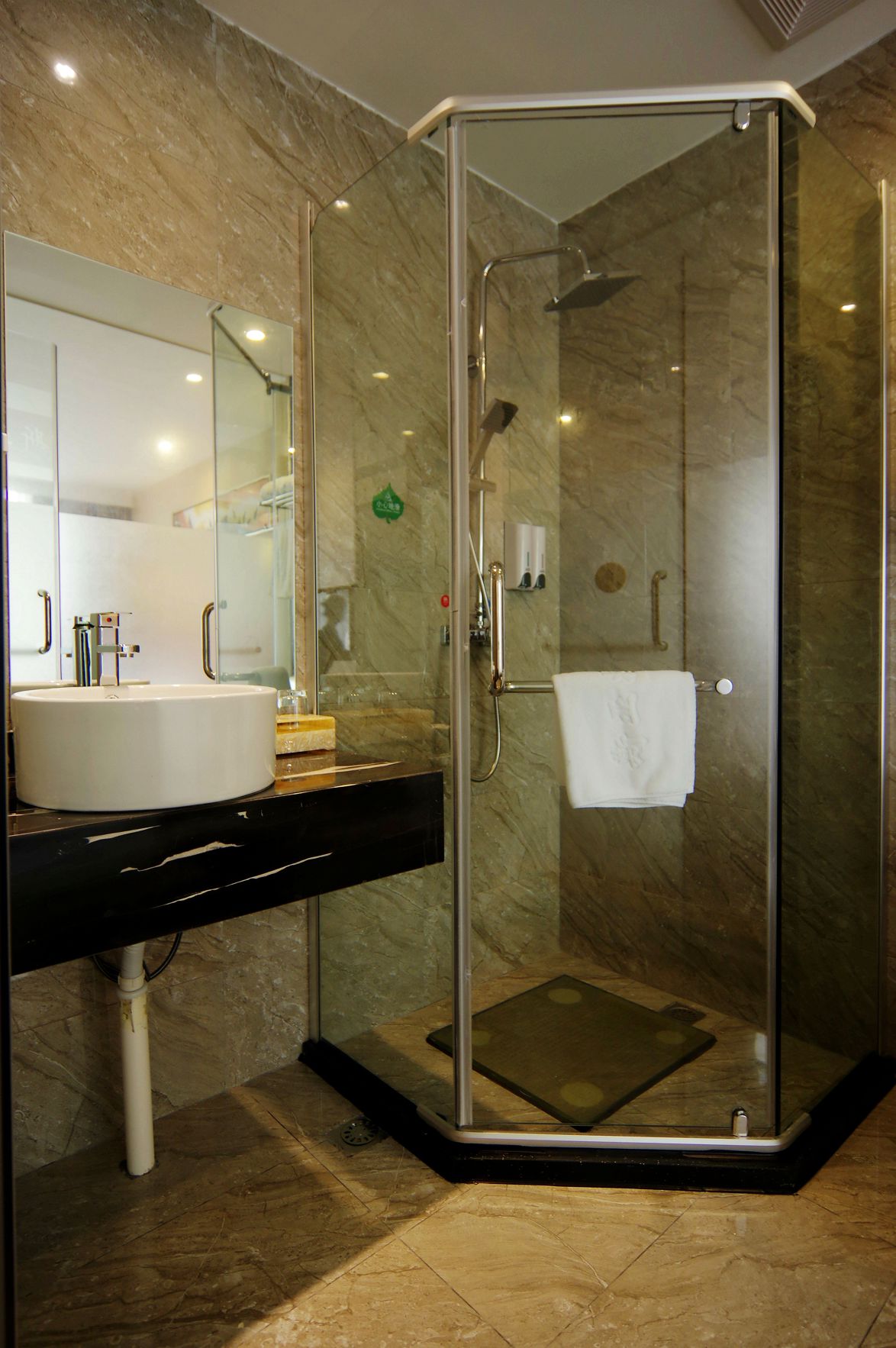 Vienna Hotel (Nanning Beihu Metro Station) 3*