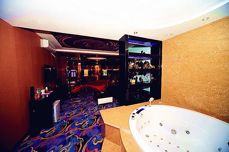 Chocolate Boutique Hotel (Harbin Nongda Shop) 2*