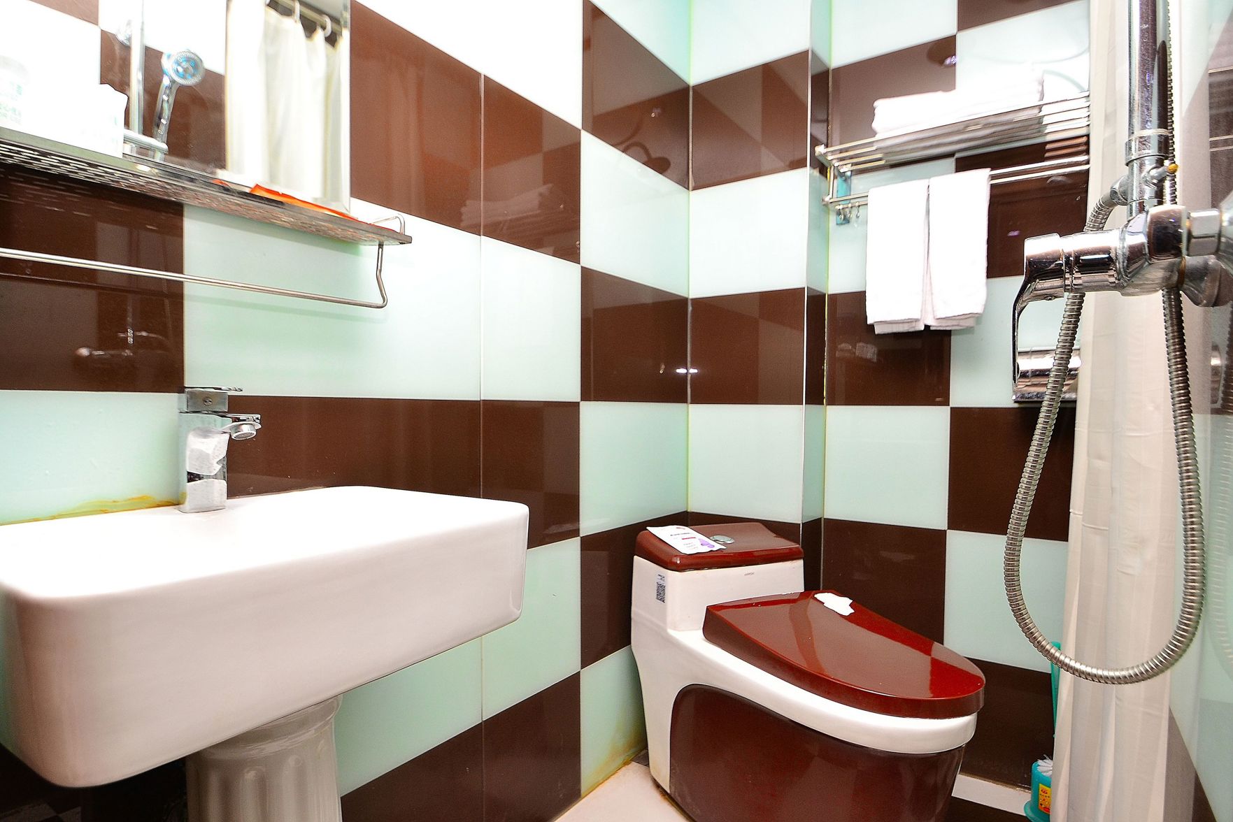 Chocolate Boutique Hotel (Harbin Nongda Shop) 2*
