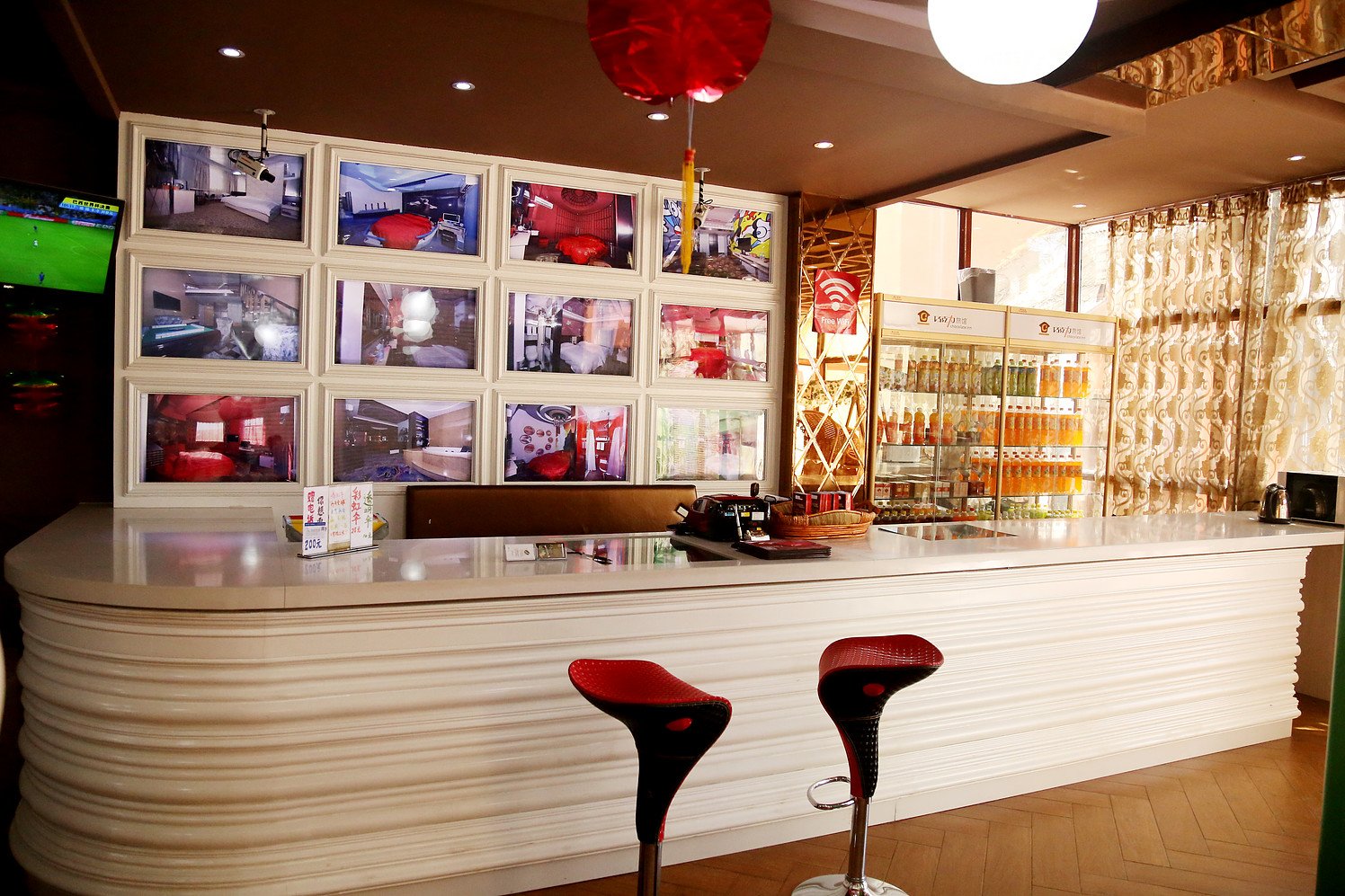Chocolate Boutique Hotel (Harbin Nongda Shop) 2*
