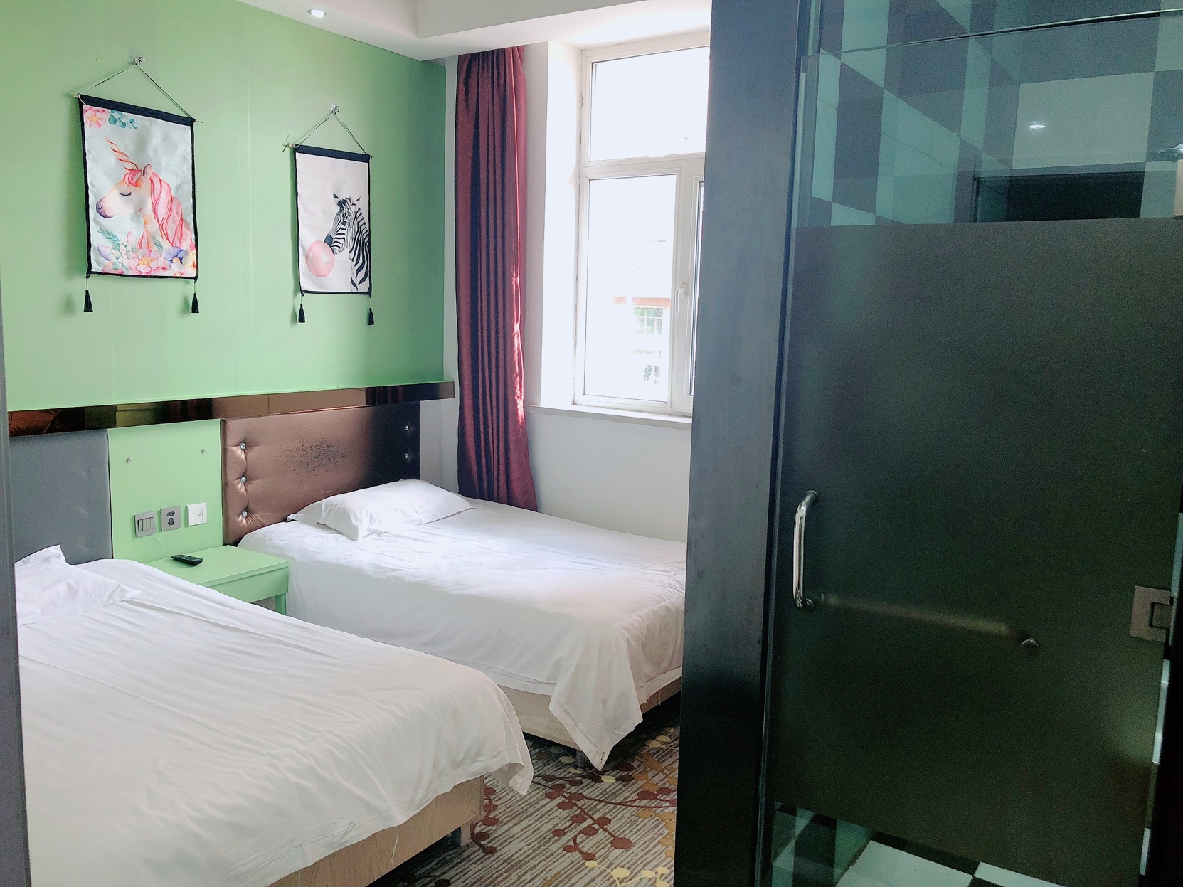 Chocolate Boutique Hotel (Harbin Nongda Shop) 2*