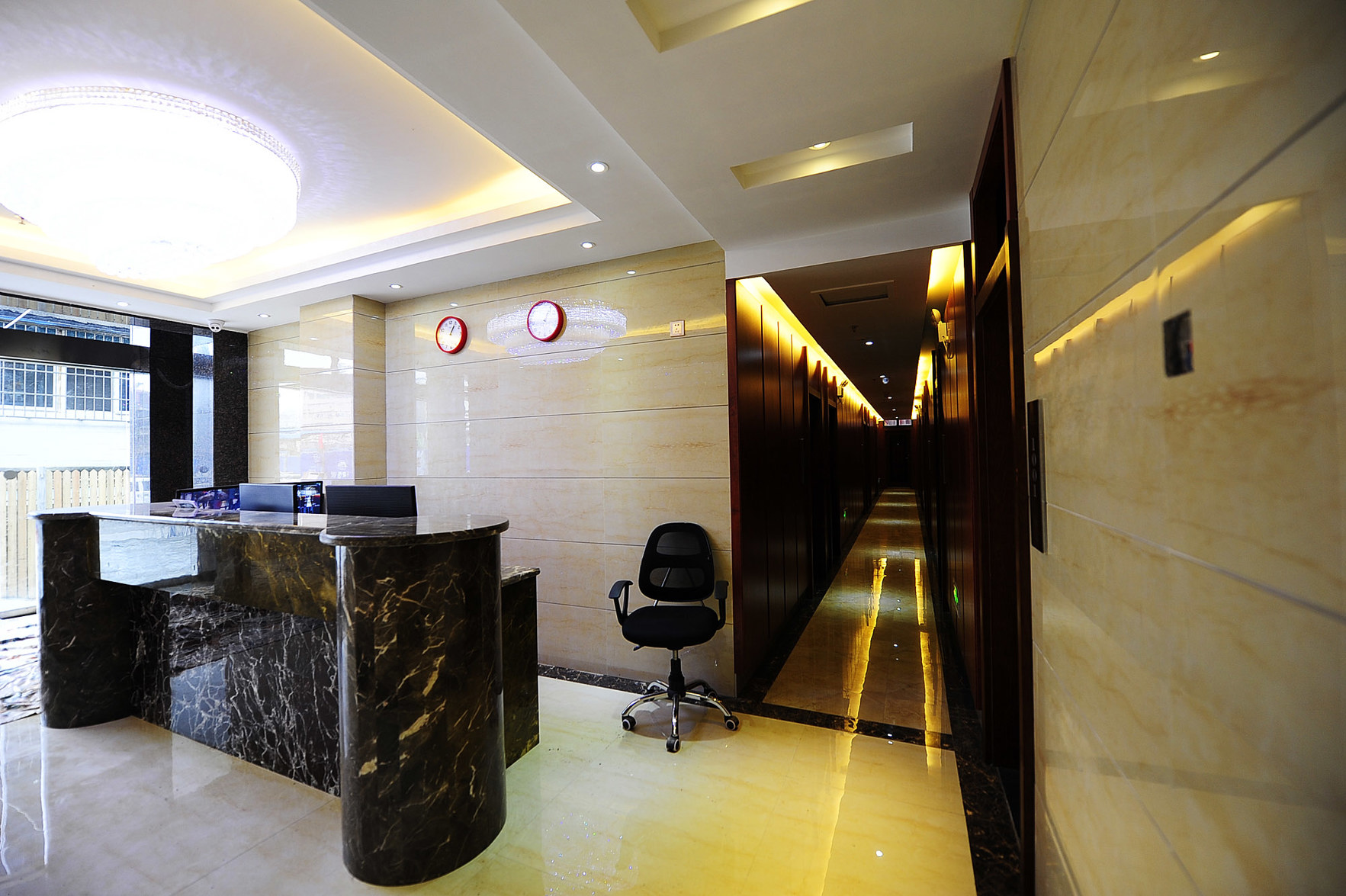 Junyi Chain Hotel (Guiyang Bageyan Road Subway Station) 2*