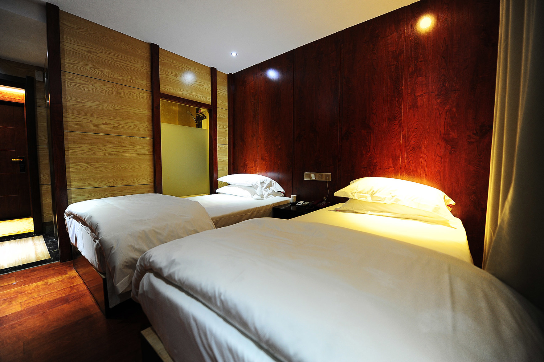 Junyi Chain Hotel (Guiyang Bageyan Road Subway Station) 2*