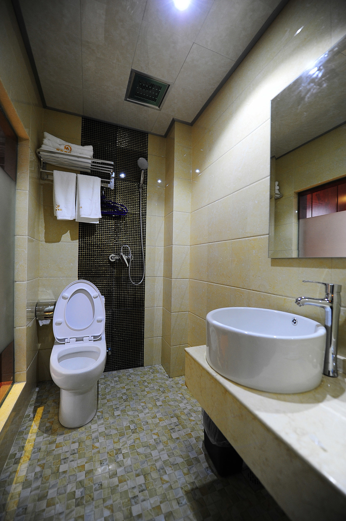 Junyi Chain Hotel (Guiyang Bageyan Road Subway Station) 2*