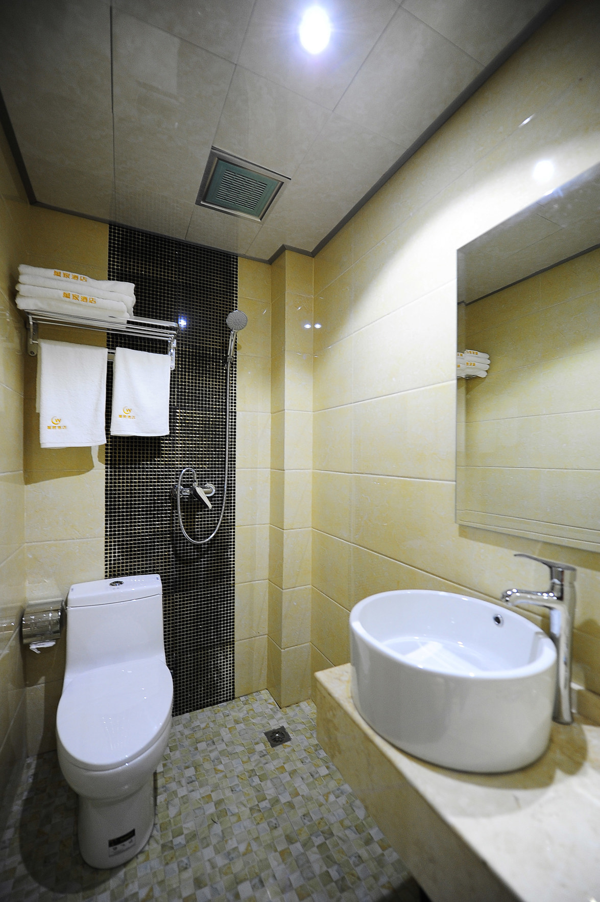 Junyi Chain Hotel (Guiyang Bageyan Road Subway Station) 2*