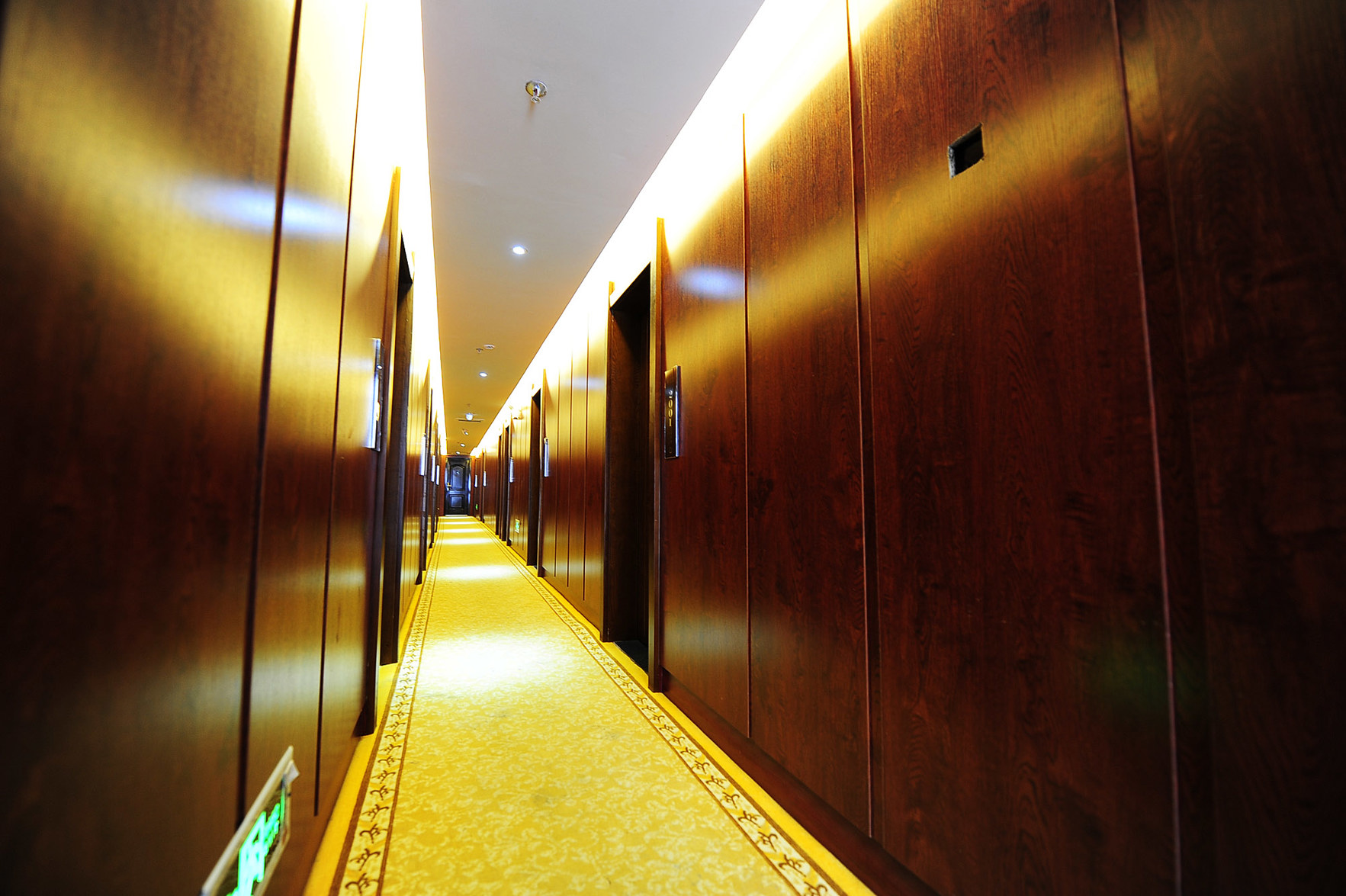 Junyi Chain Hotel (Guiyang Bageyan Road Subway Station) 2*