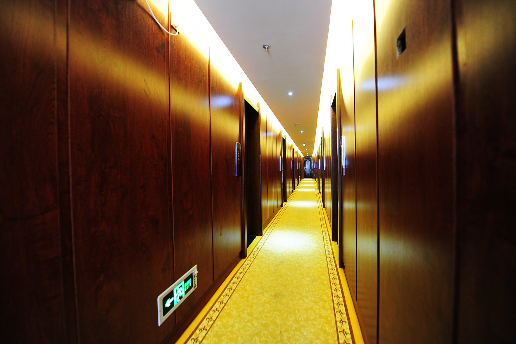 Junyi Chain Hotel (Guiyang Bageyan Road Subway Station) 2*