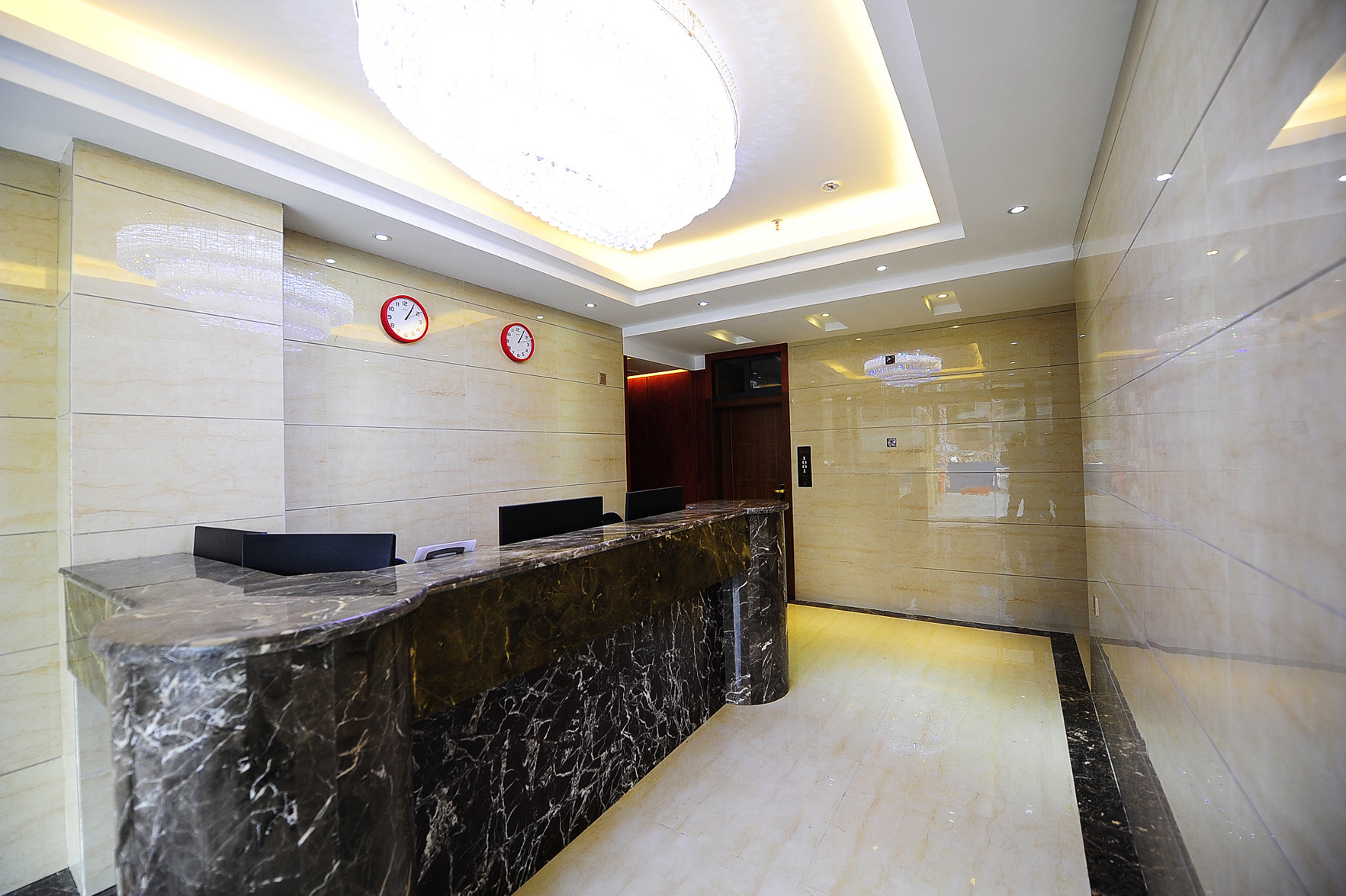 Junyi Chain Hotel (Guiyang Bageyan Road Subway Station) 2*