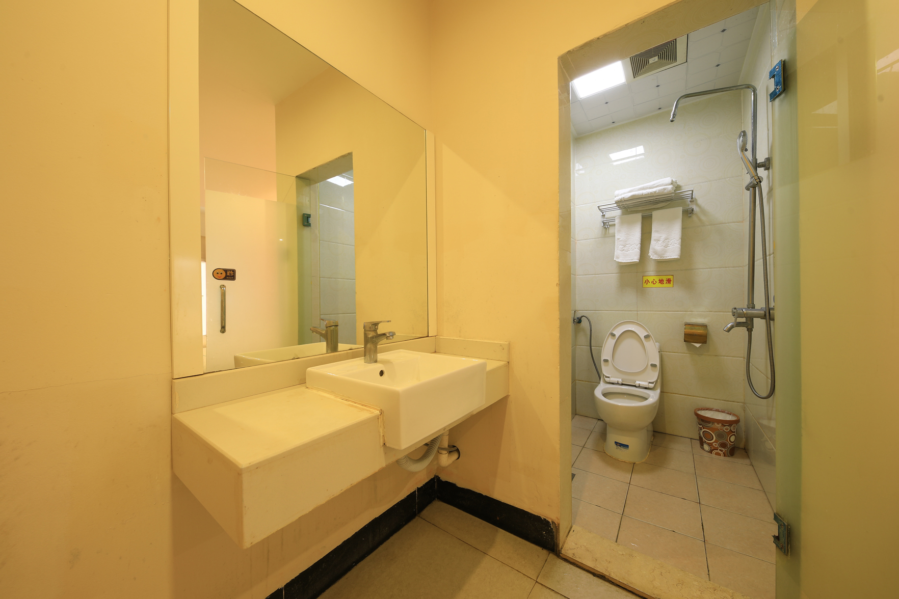 GOLIND Boutique Hotel (Haikou East Railway Station) 2*
