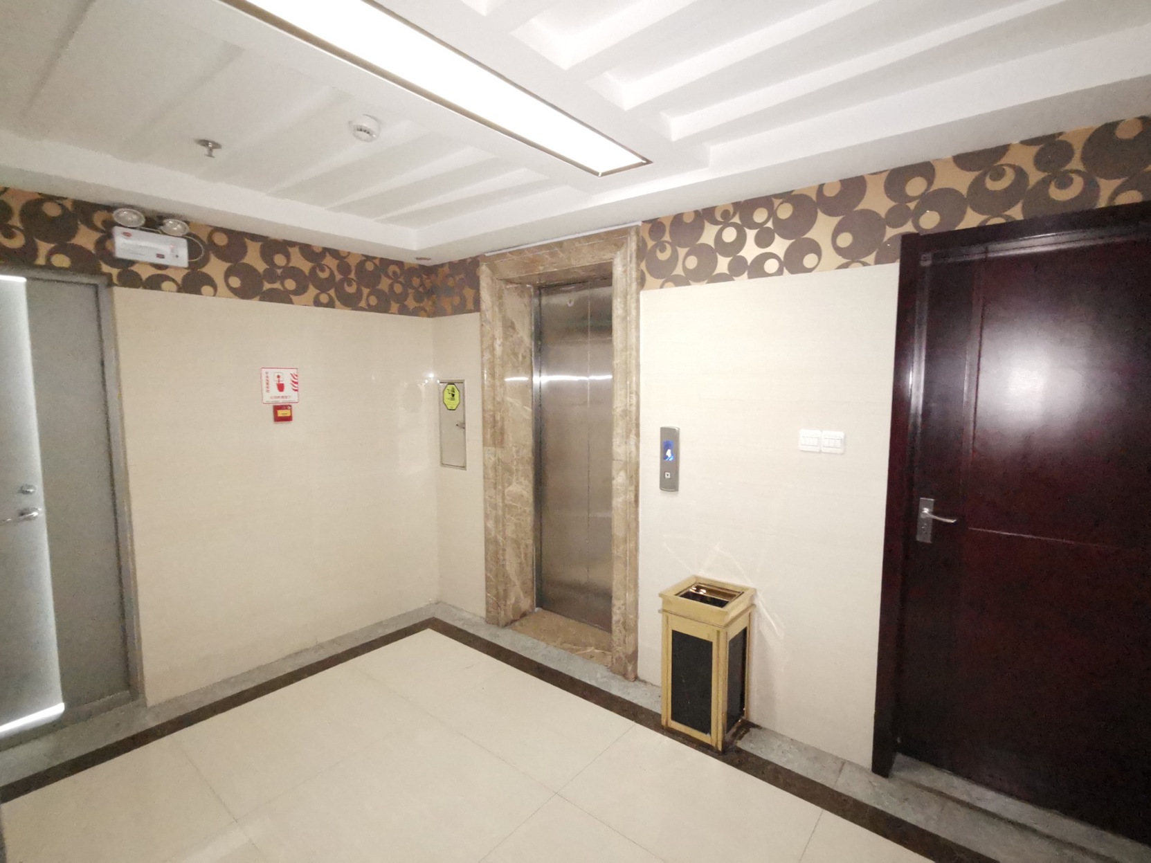 Xining tulip Business Hotel 2*