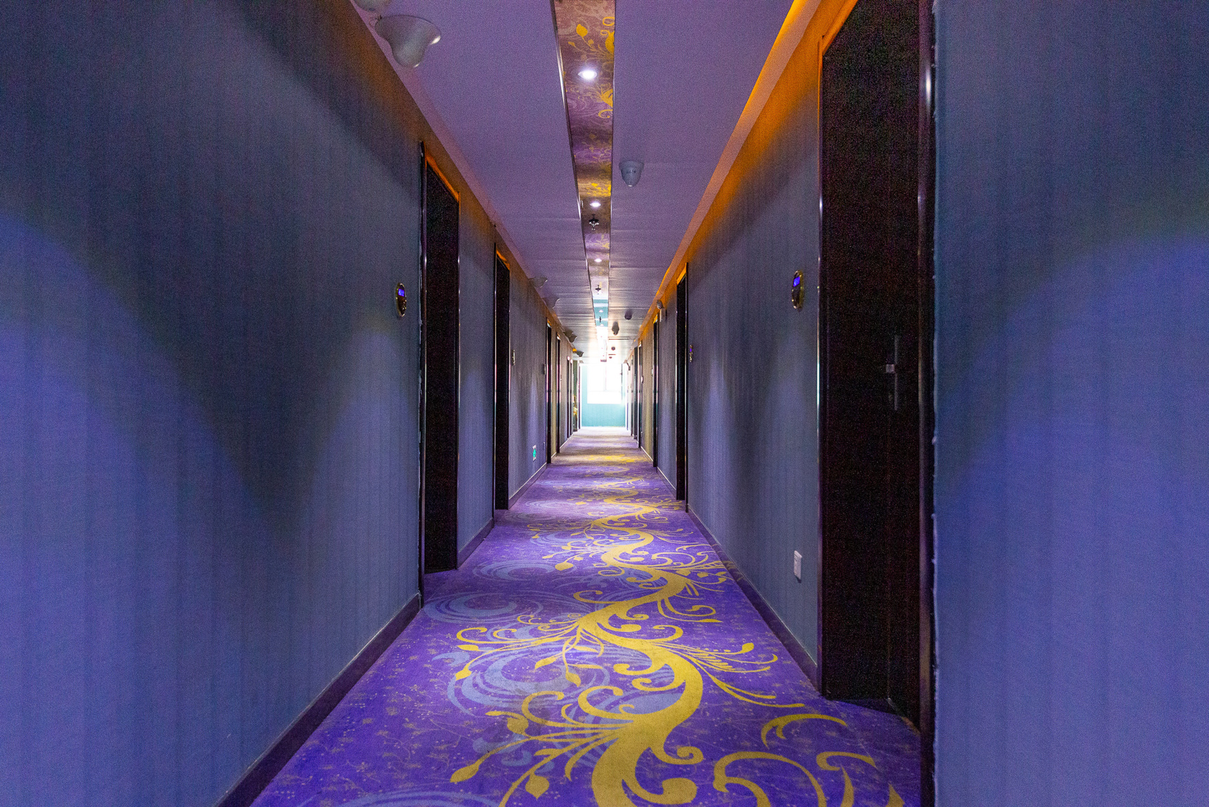 Xining tulip Business Hotel 2*