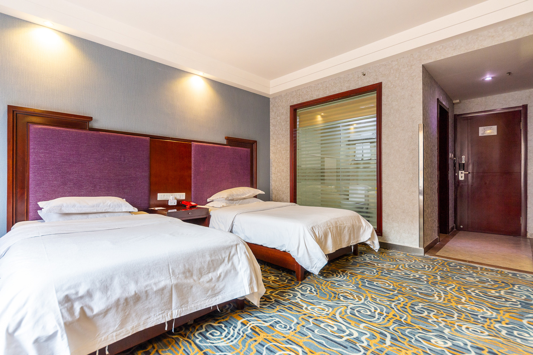 Xining tulip Business Hotel 2*
