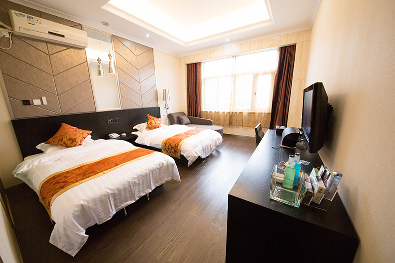 Aifeel Hotel 3*