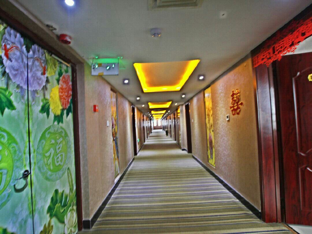 Aifeel Hotel 3*