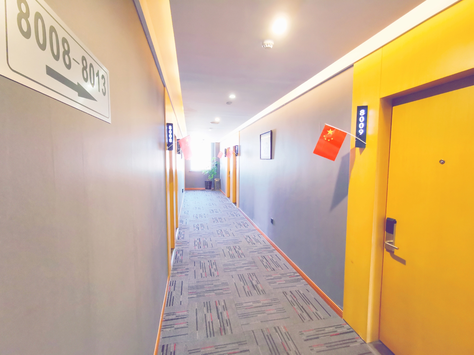 Shankee Hotel (Danyang Railway Station Glasses City) 2*