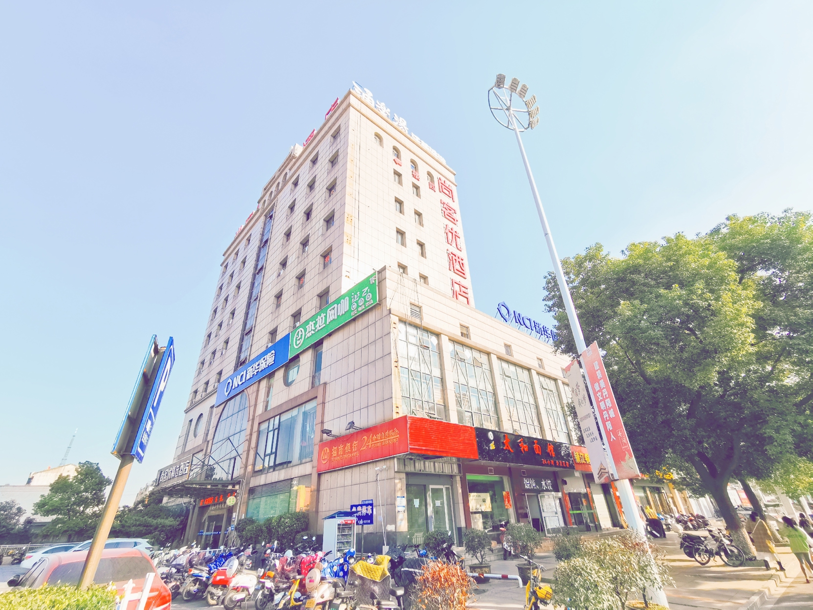 Shankee Hotel (Danyang Railway Station Glasses City) 2*