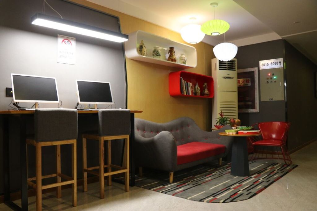 Shankee Hotel (Danyang Railway Station Glasses City) 2*