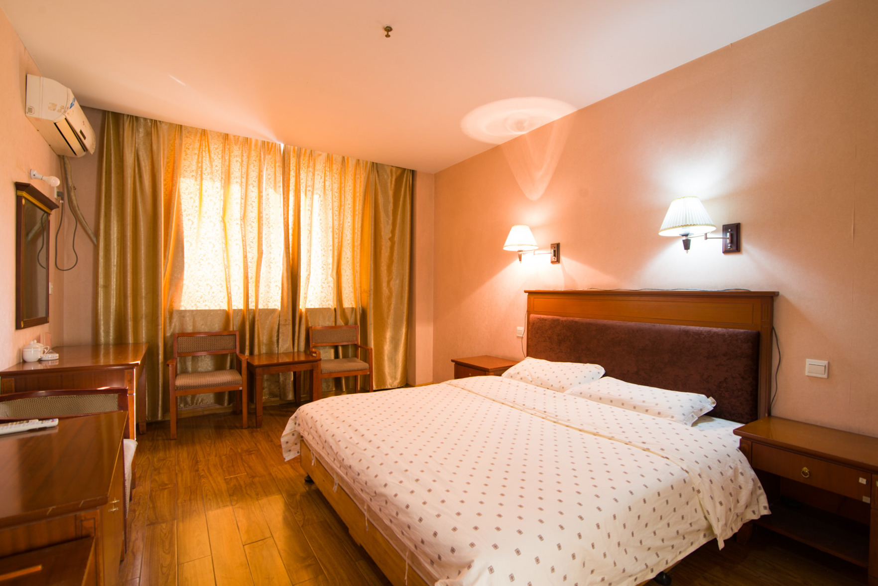 Shankee Hotel (Danyang Railway Station Glasses City) 2*