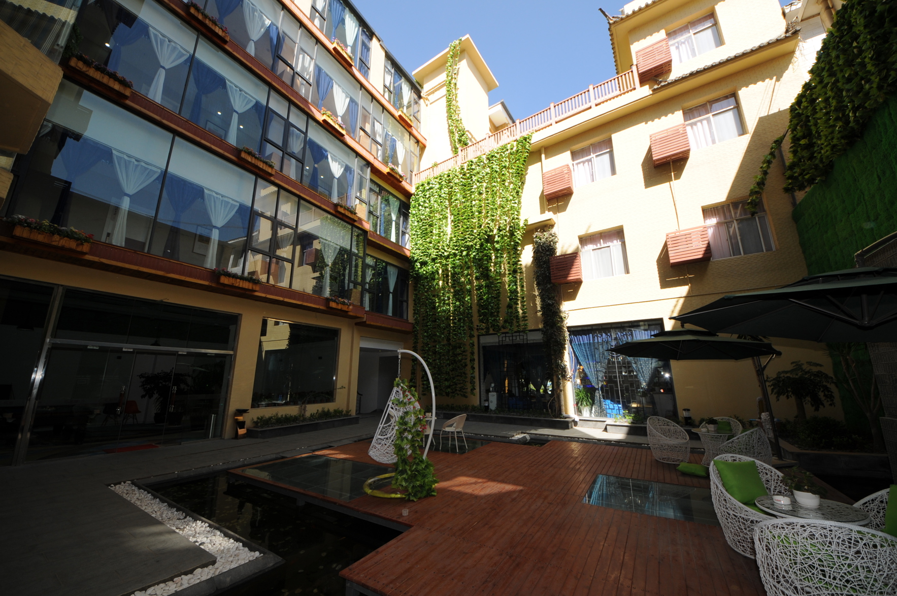 CLOUDS Hotel (Dali Xiangyun Bell and Drum Tower) 2*