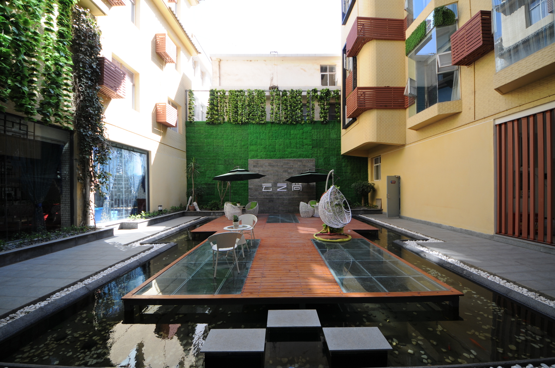 CLOUDS Hotel (Dali Xiangyun Bell and Drum Tower) 2*