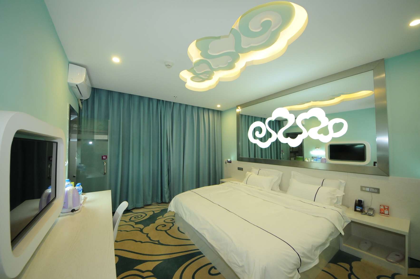 CLOUDS Hotel (Dali Xiangyun Bell and Drum Tower) 2*