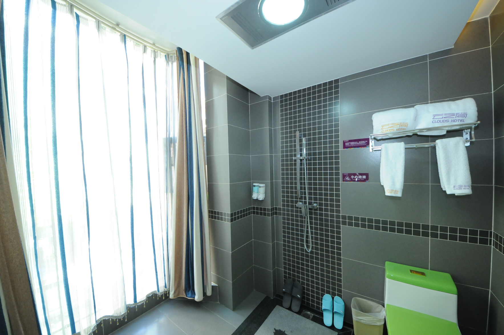 CLOUDS Hotel (Dali Xiangyun Bell and Drum Tower) 2*