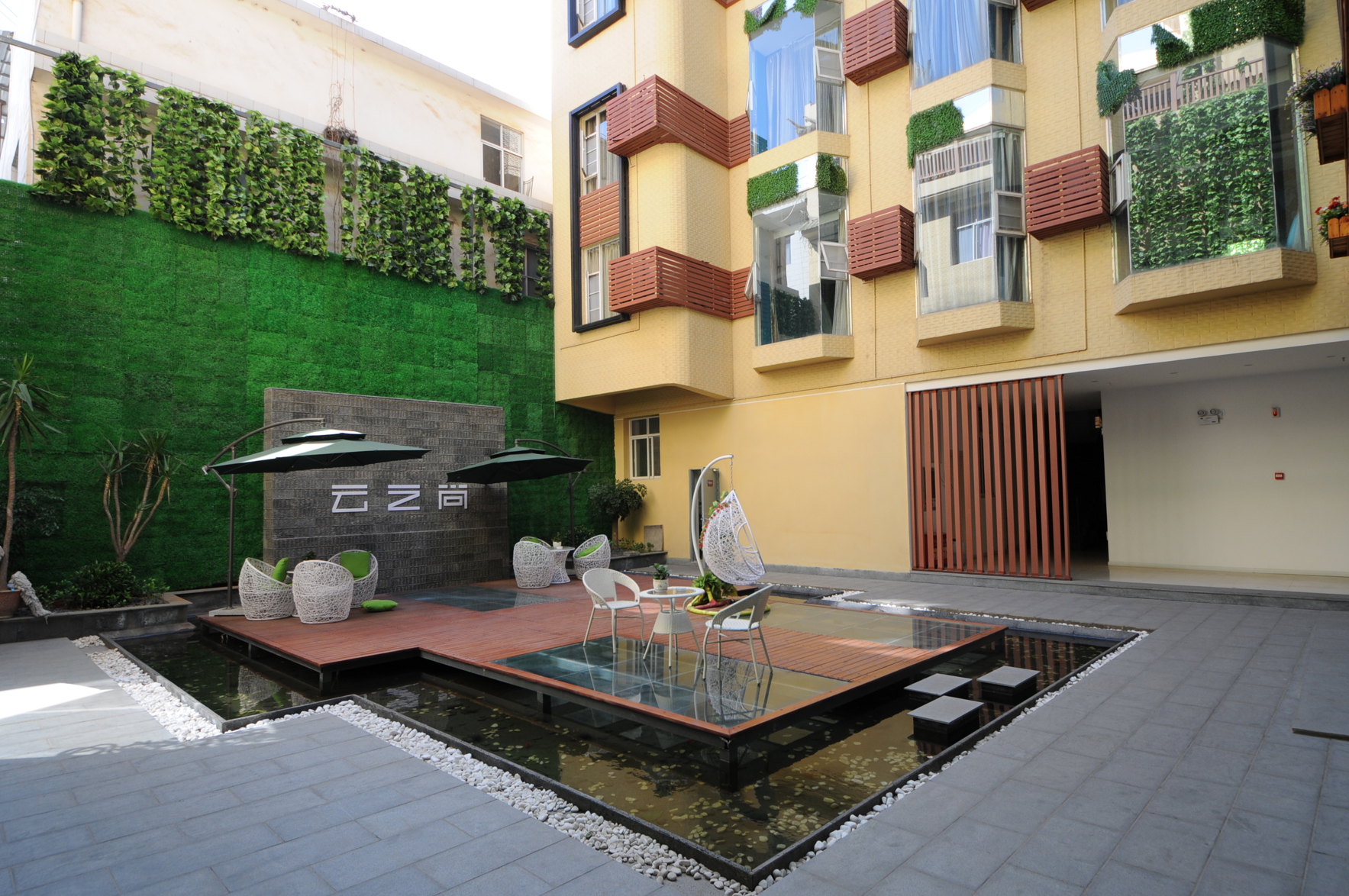 CLOUDS Hotel (Dali Xiangyun Bell and Drum Tower) 2*