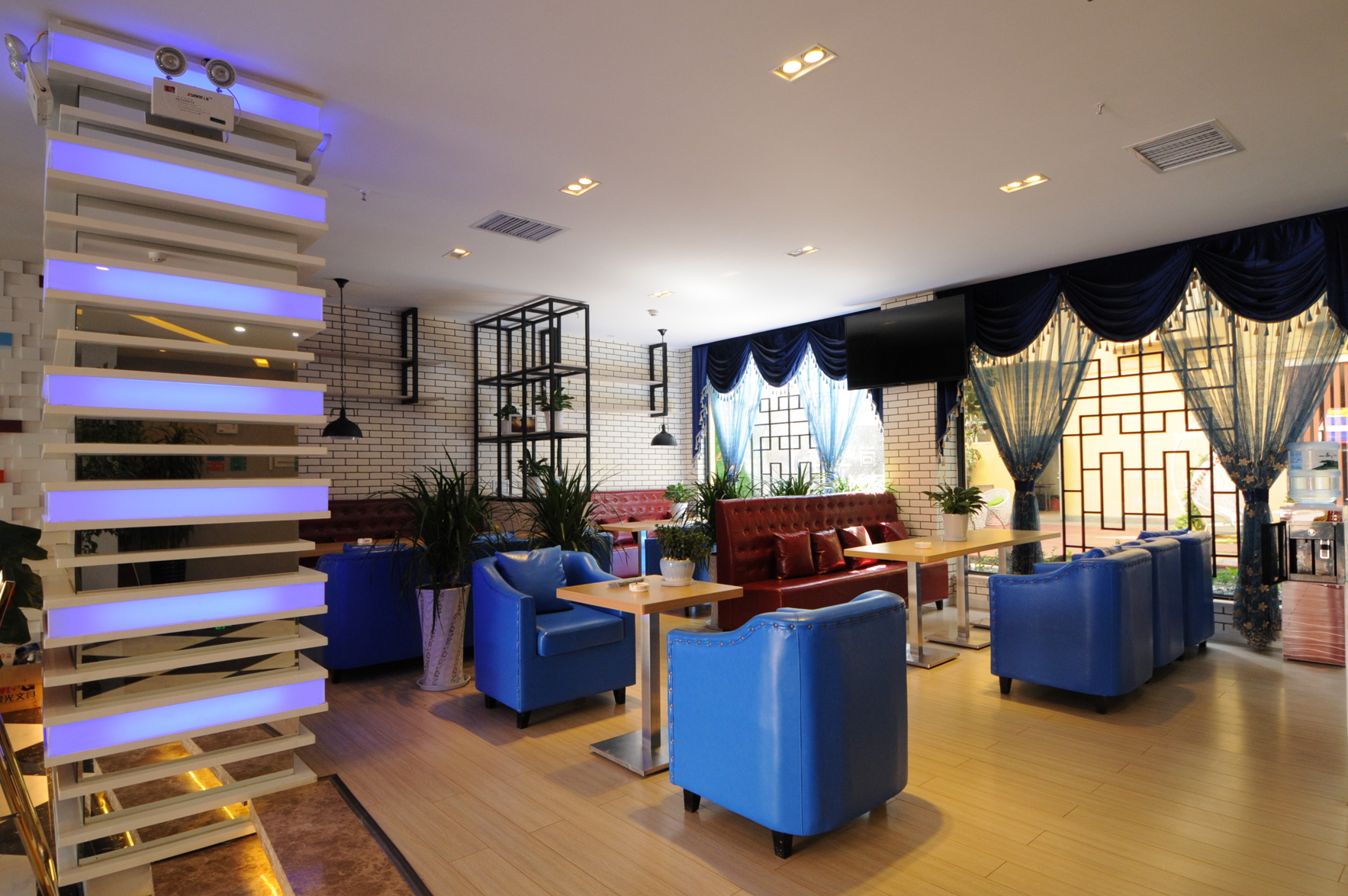 CLOUDS Hotel (Dali Xiangyun Bell and Drum Tower) 2*