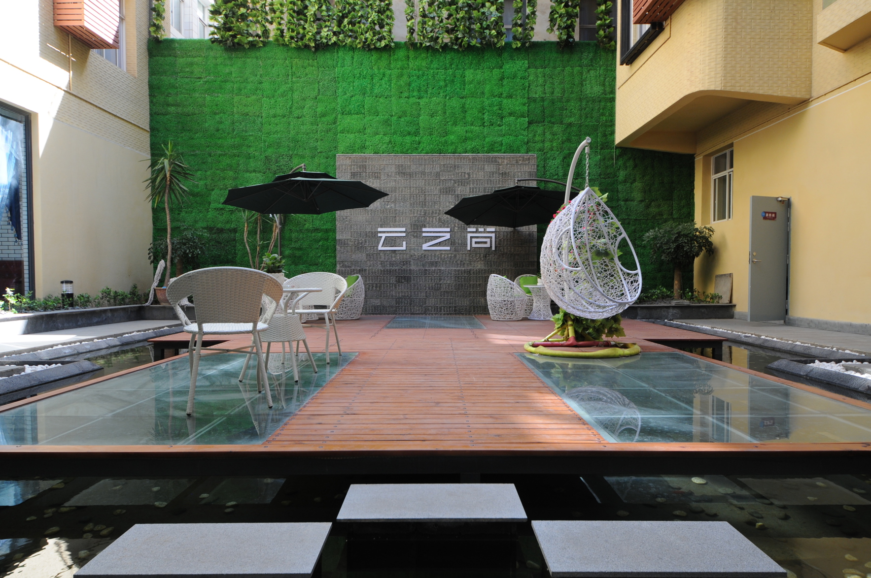 CLOUDS Hotel (Dali Xiangyun Bell and Drum Tower) 2*