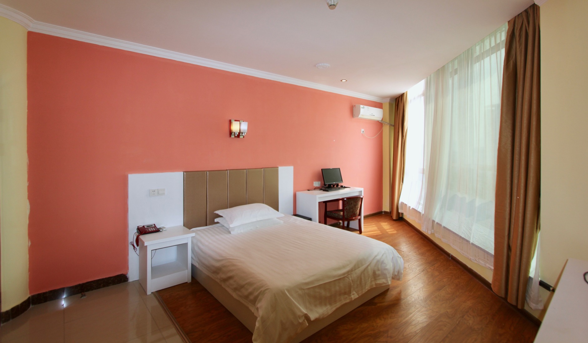 99 Inn Preferred Hotel (Jiashan Railway Station Zhongshan West Road) 1*