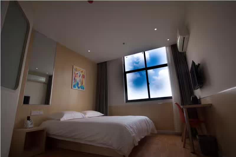 100 Inn Liangpin Hotel (Shanghai Qingpu Industrial Park Xincheng Subway Station) 2*