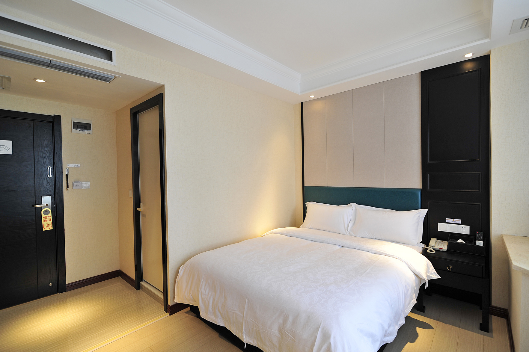 Super 8 Hotel 2*