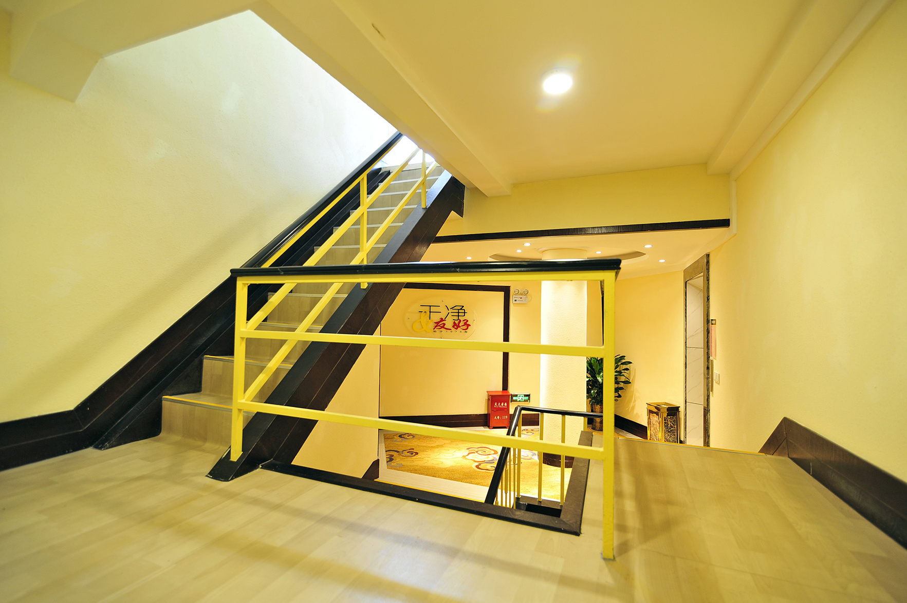 Super 8 Hotel 2*