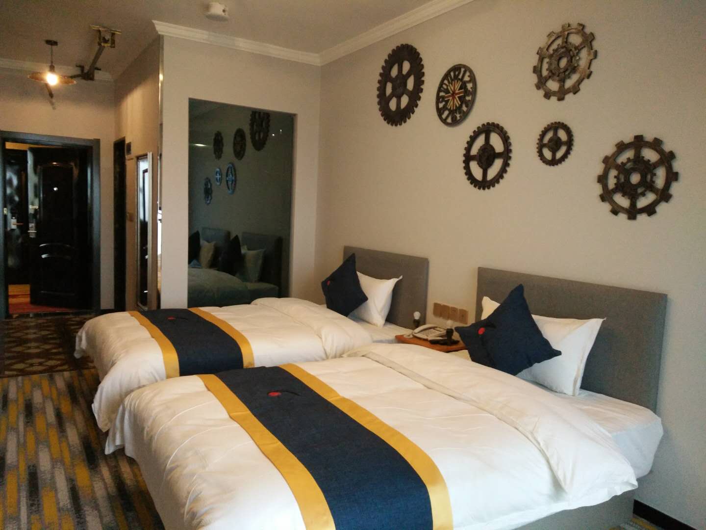 Jingli Fengqing Lake Hotel 2*