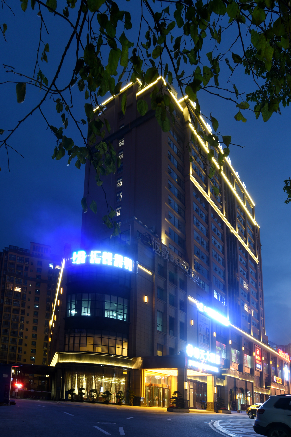 Jintian Hotel (Qionglai Dingsheng Times Plaza) 3*