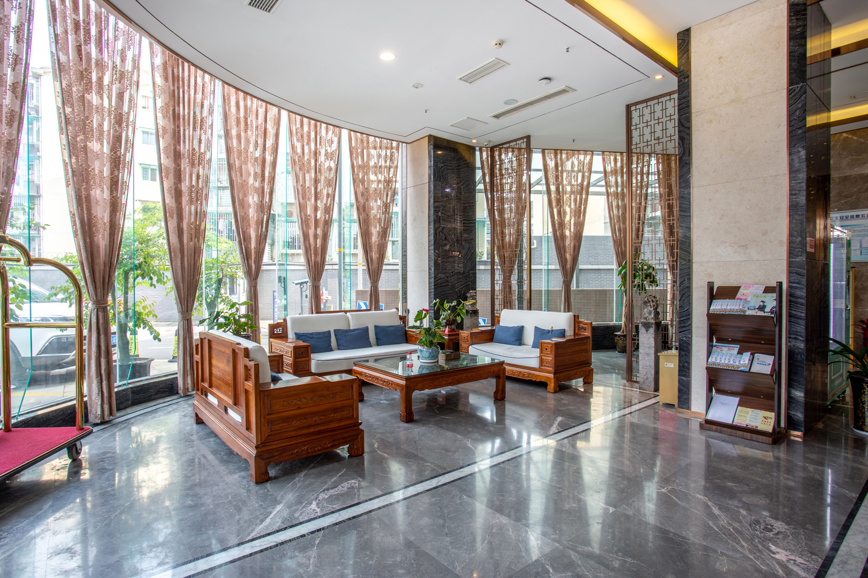 Jintian Hotel (Qionglai Dingsheng Times Plaza) 3*