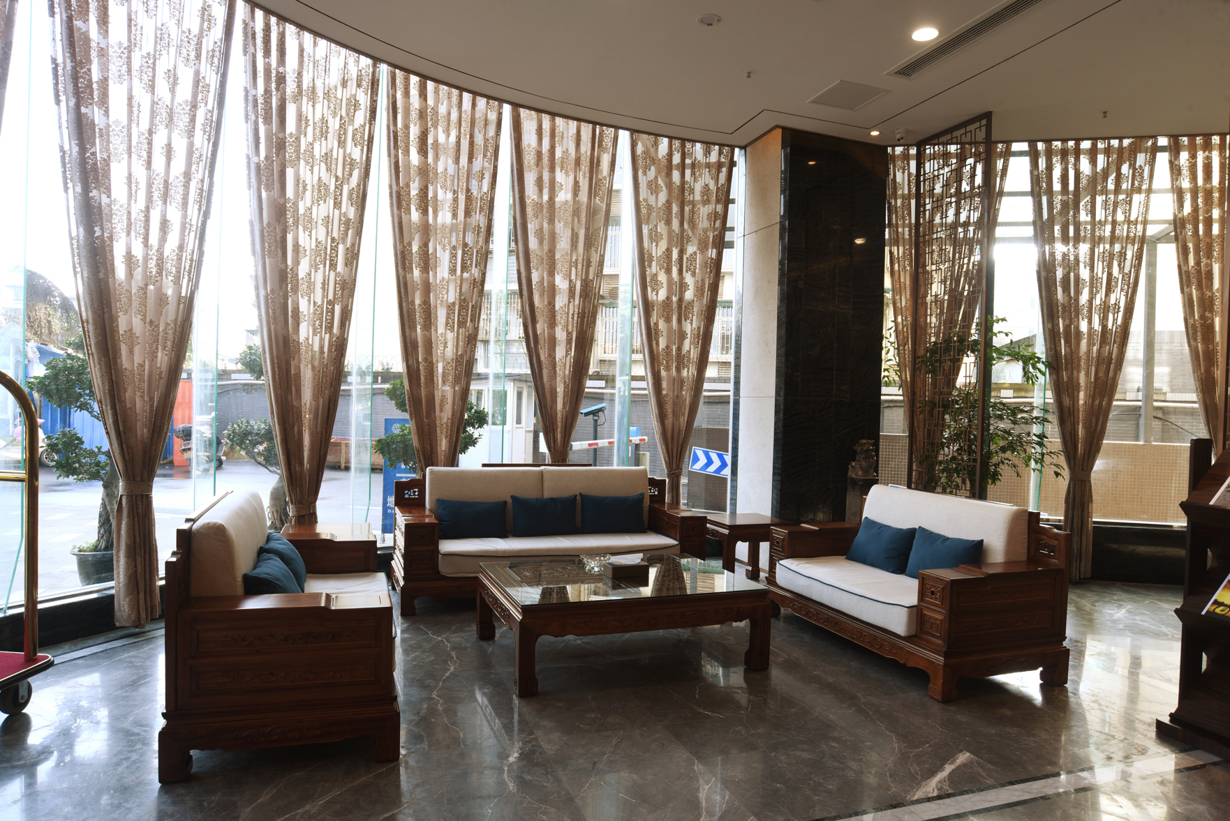 Jintian Hotel (Qionglai Dingsheng Times Plaza) 3*