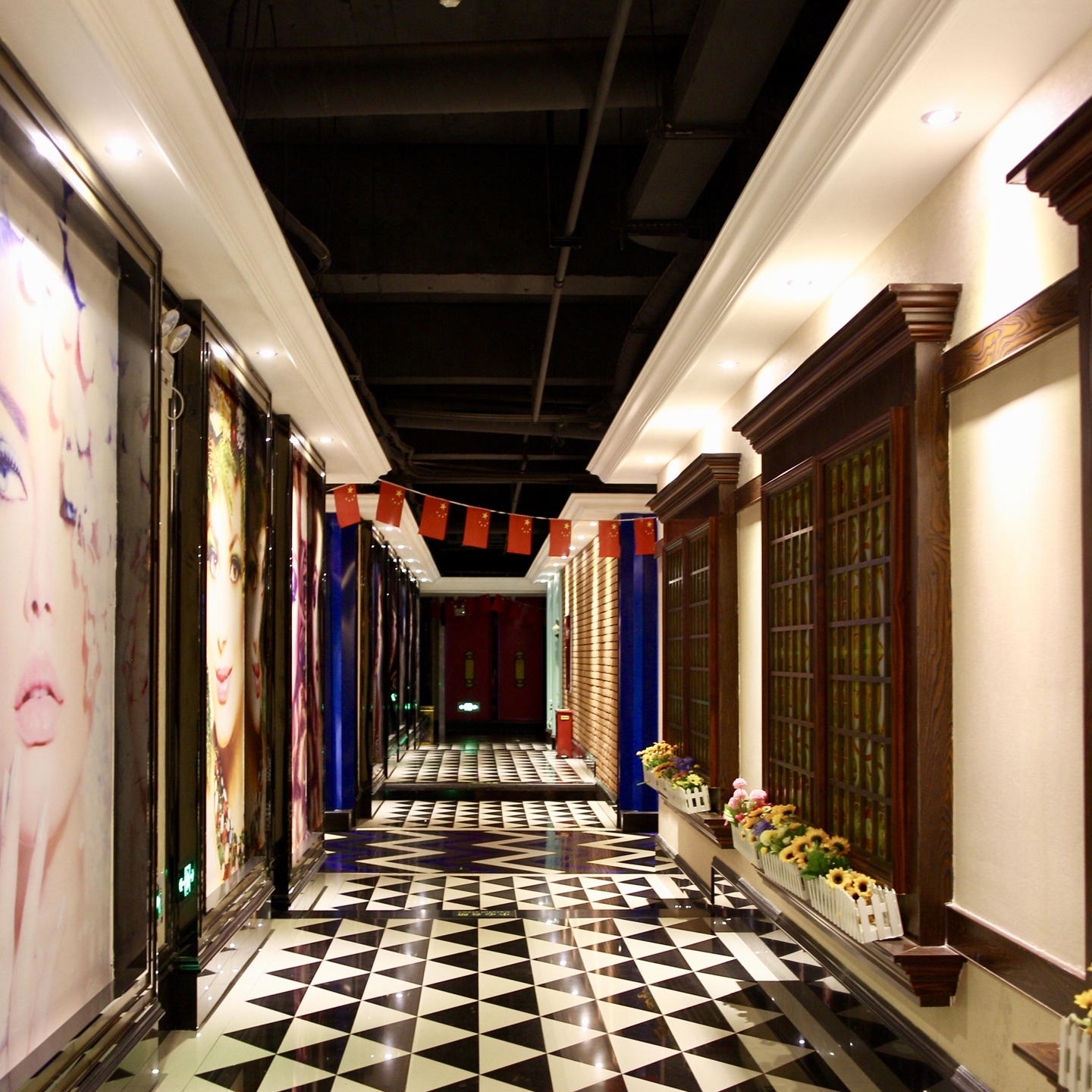 Jintian Hotel (Qionglai Dingsheng Times Plaza) 3*