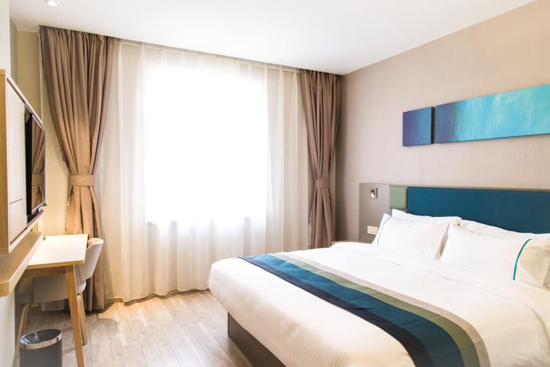 Homeinn Selected Hotel (Shenyang Zhongjie Imperial Palace Hang Lung Plaza) 3*