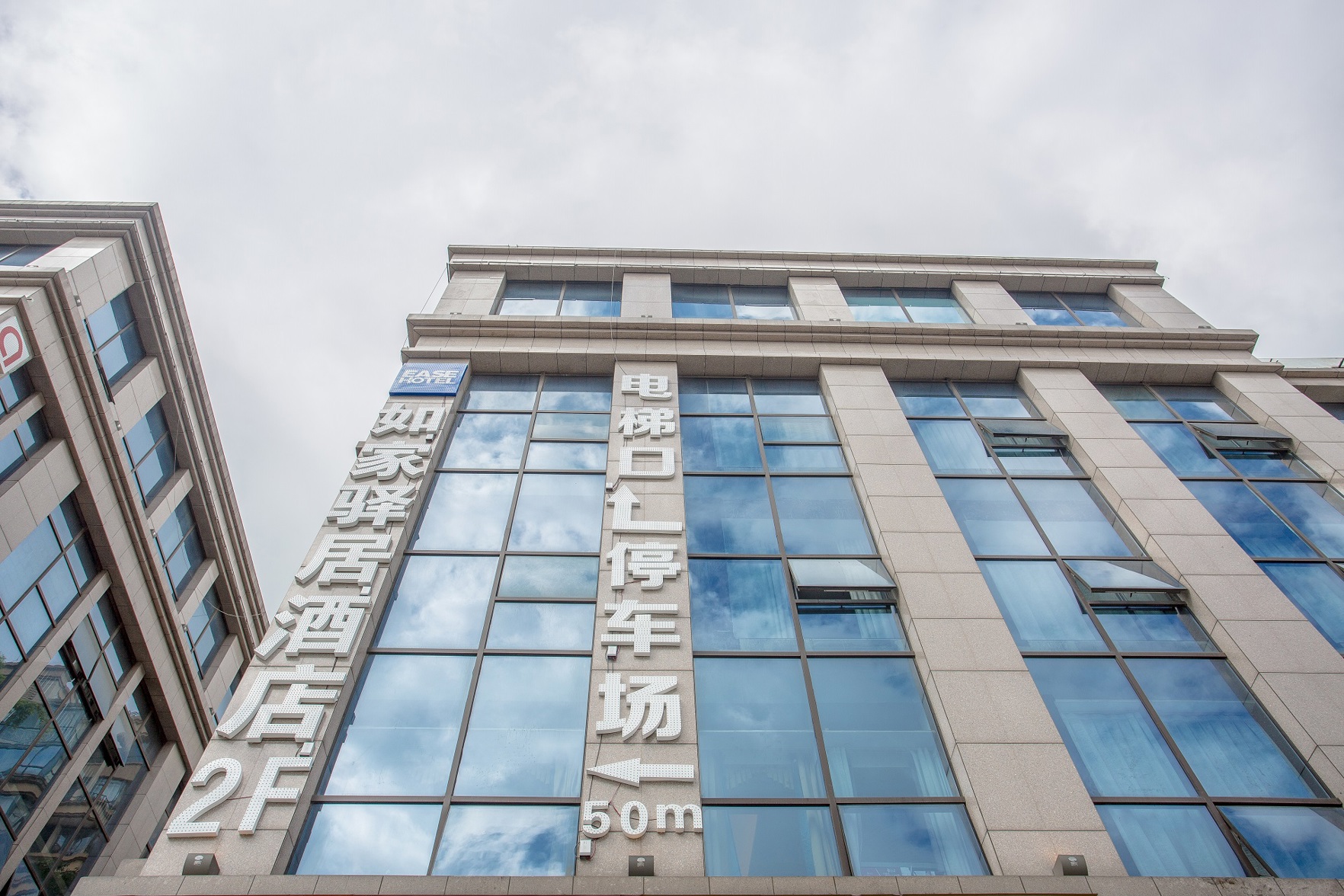 Ease Hotel (Guiyang Convention and Exhibition Center, Financial City Museum) 3*