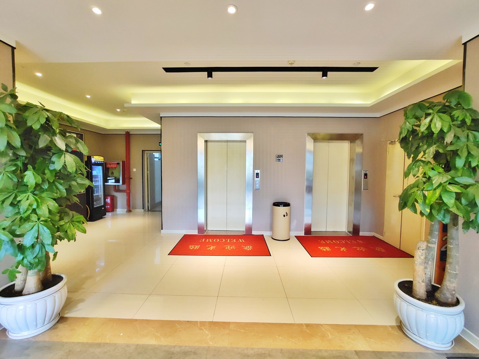 Ease Hotel (Guiyang Convention and Exhibition Center, Financial City Museum) 3*