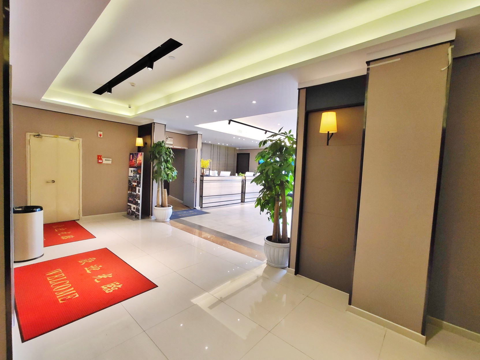 Ease Hotel (Guiyang Convention and Exhibition Center, Financial City Museum) 3*