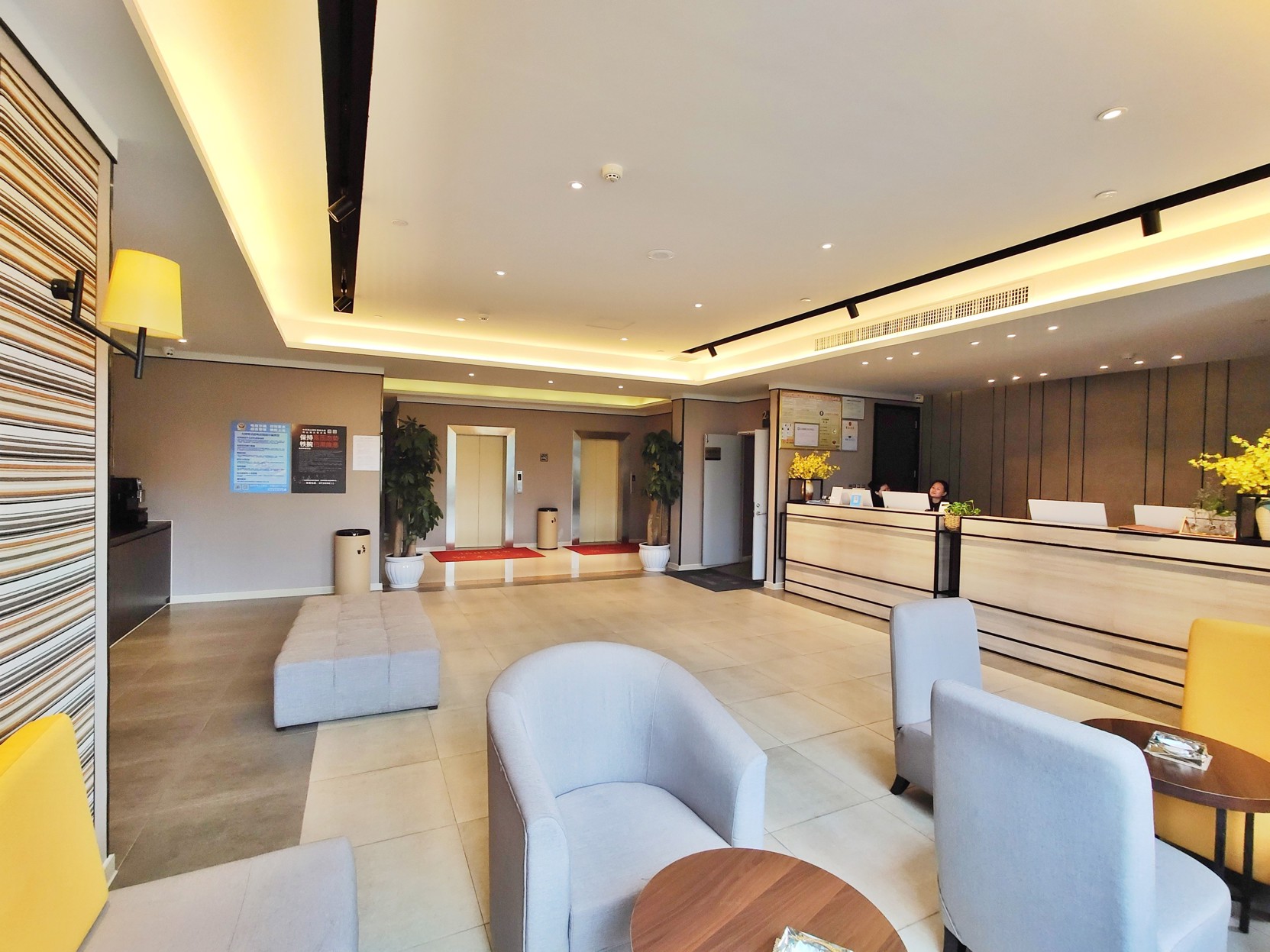 Ease Hotel (Guiyang Convention and Exhibition Center, Financial City Museum) 3*