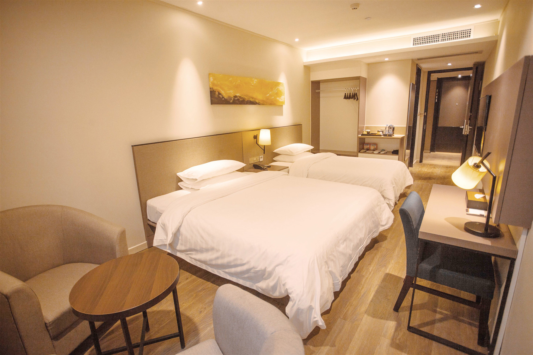 Ease Hotel (Guiyang Convention and Exhibition Center, Financial City Museum) 3*
